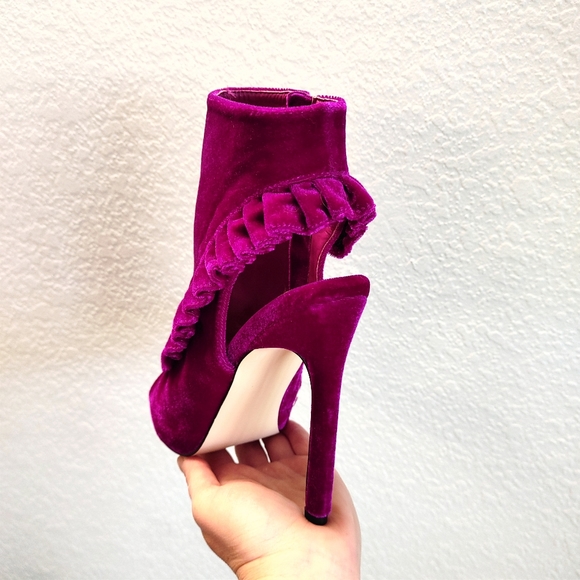 Velvet Ruffled Booties - Picture 7 of 15